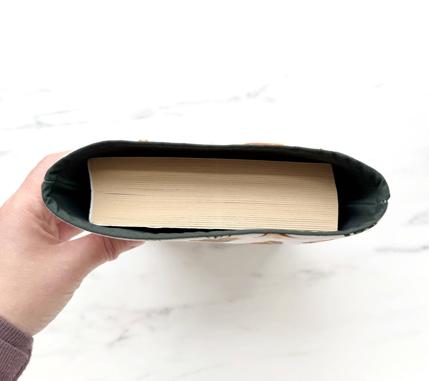Bookish cottage - padded book sleeve, book pouch: Large