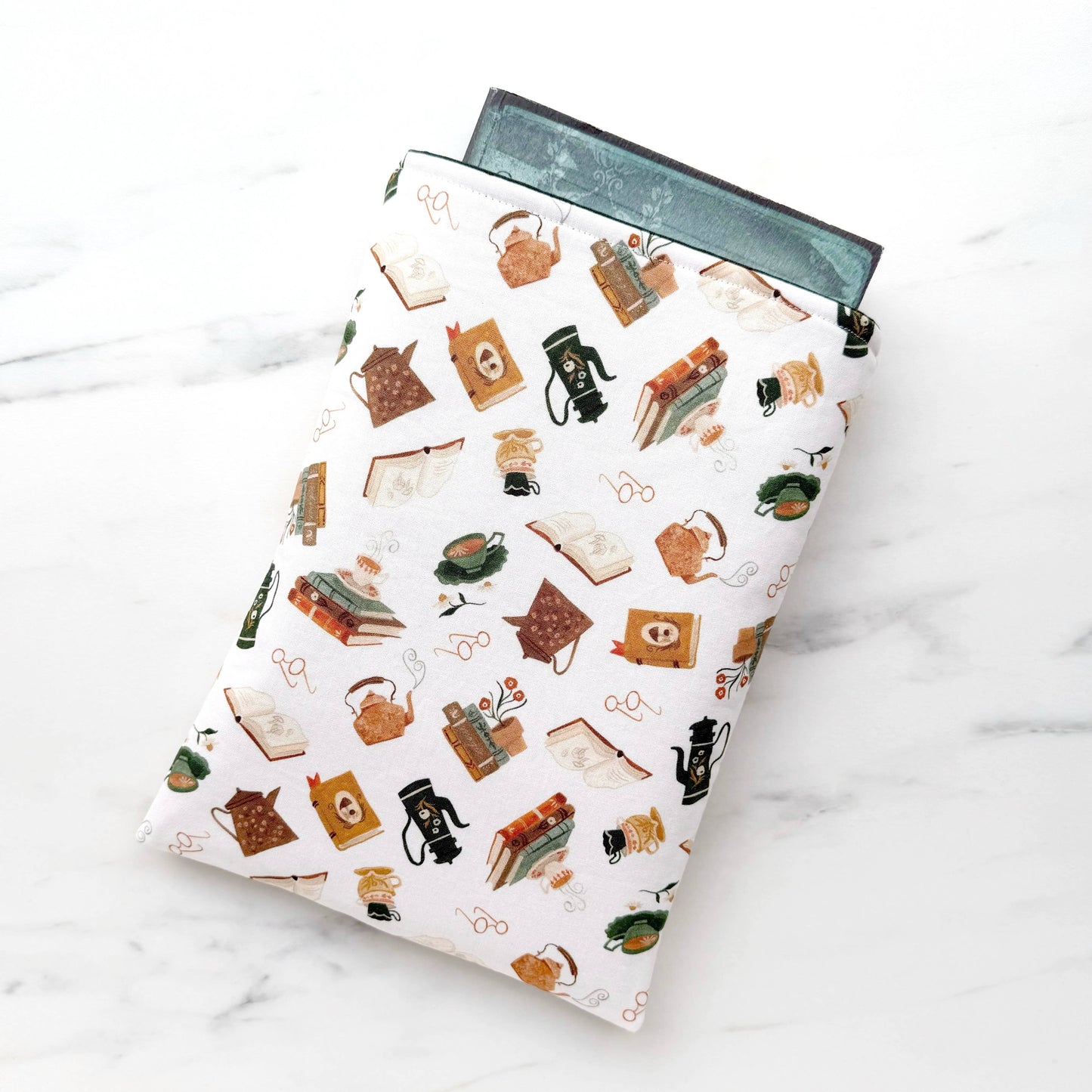 Bookish cottage - padded book sleeve, book pouch: Large
