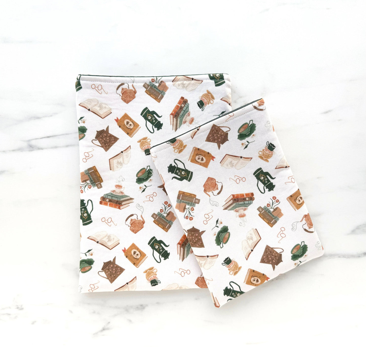 Bookish cottage - padded book sleeve, book pouch: Large
