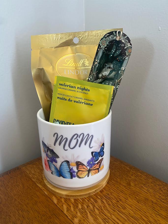 Ceramic storage jar with lid “Mom”