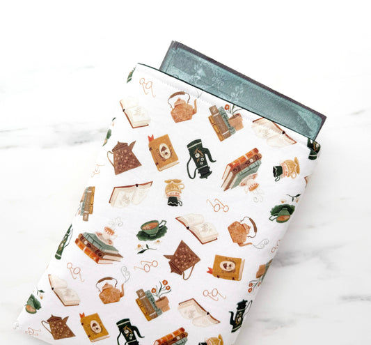 Bookish cottage - padded book sleeve, book pouch: Large