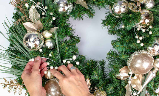 Tipsy Creations: Garland Christmas Wreath Workshop Friday November 28th 6pm